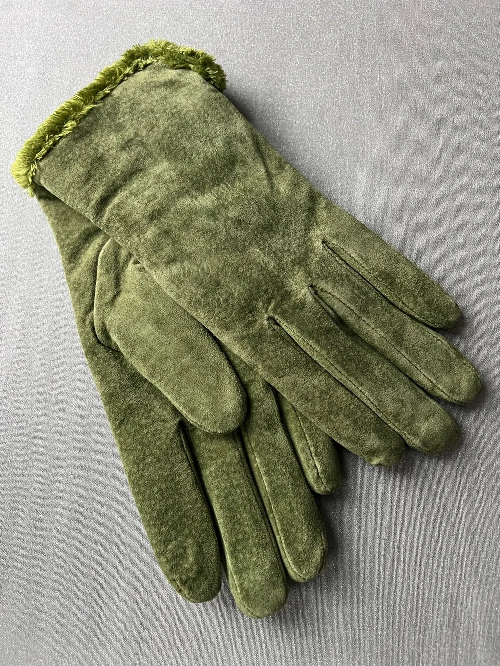 isotoner | Olive Green Suede Gloves with Plush Fringe Cuff #883J4 NWT Size M